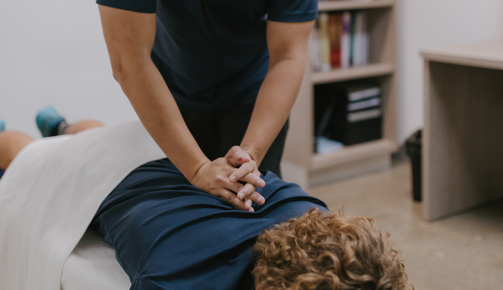 Chiropractor Greenside Johannesburg - Dr Bernard Boekkooi treating a patient at Buquoy Chiropractic